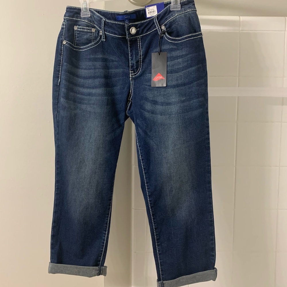 🩷SOLD🩷 Apt. 9 Dark Wash Mid-Rise Capri Jeans Rhinestone Pockets Size 12 NWT